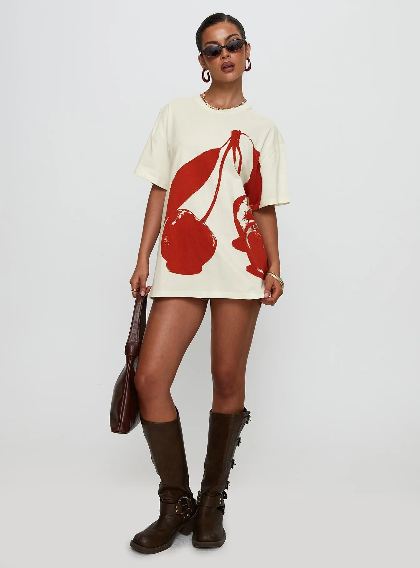 Light Fashion Airflow Ventilation Cherrie Amore Oversized Tee White