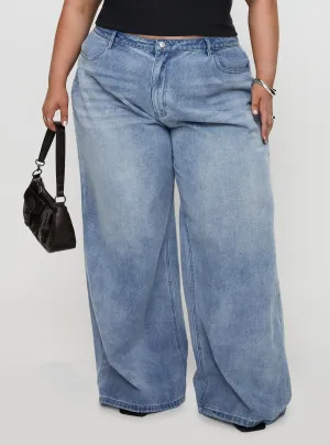 Naylor Mid Rise Wide Leg Jeans Light Wash Denim Curve Parisian Chic