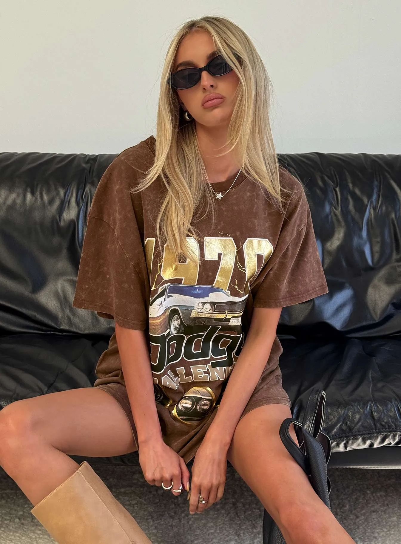 DurableStitching Chic Comfort 1970 Dodge Charger Oversied Graphic Top Brown