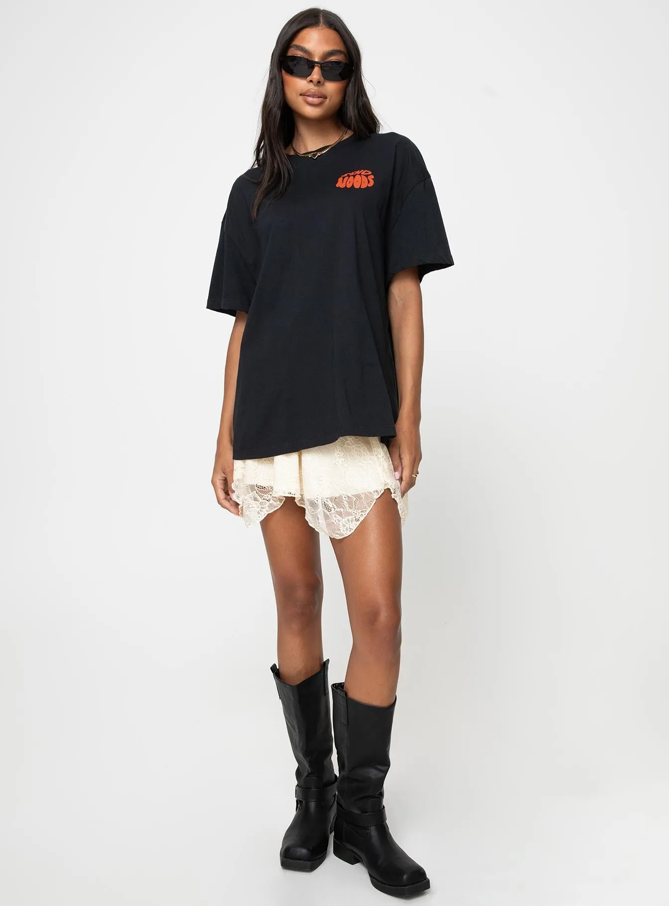 Stylish and Relaxed Noods Oversized Tee Black