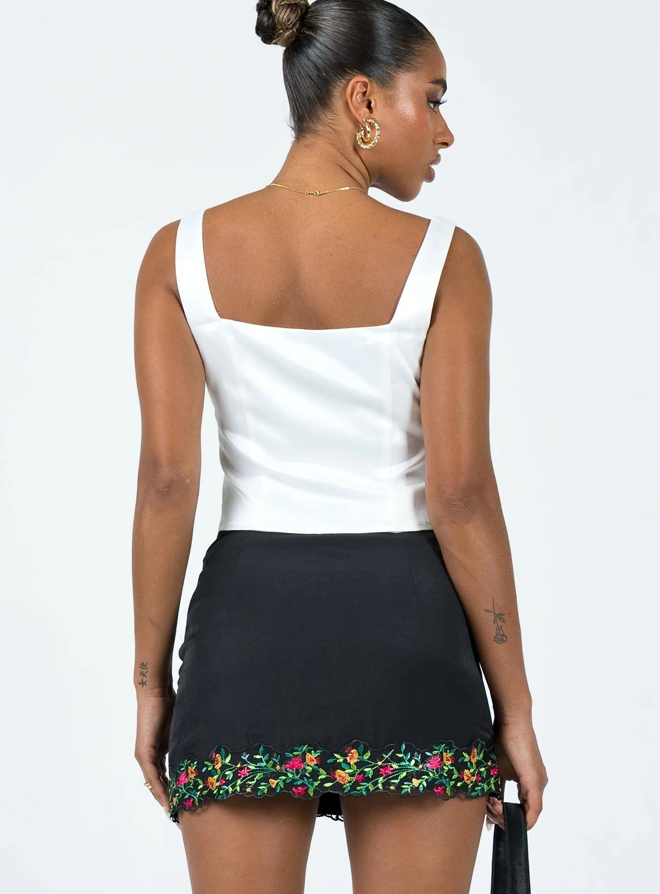 Minimal Vibes Floreto Mini Skirt Black