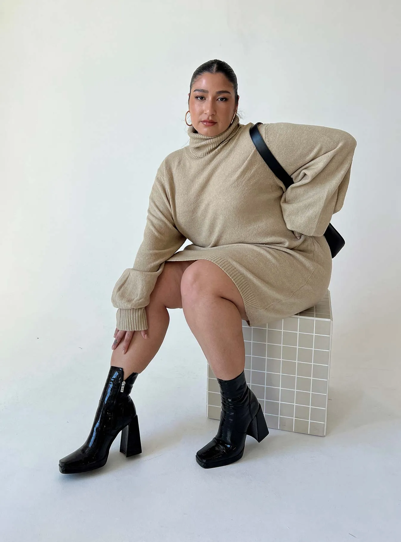 Zahara Mini Dress Beige Curve Asymmetric-Neck