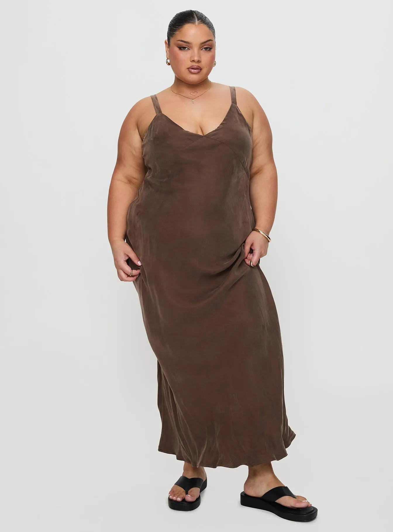 Laurette Maxi Dress Brown Curve Sleek Look Fashion-Forward