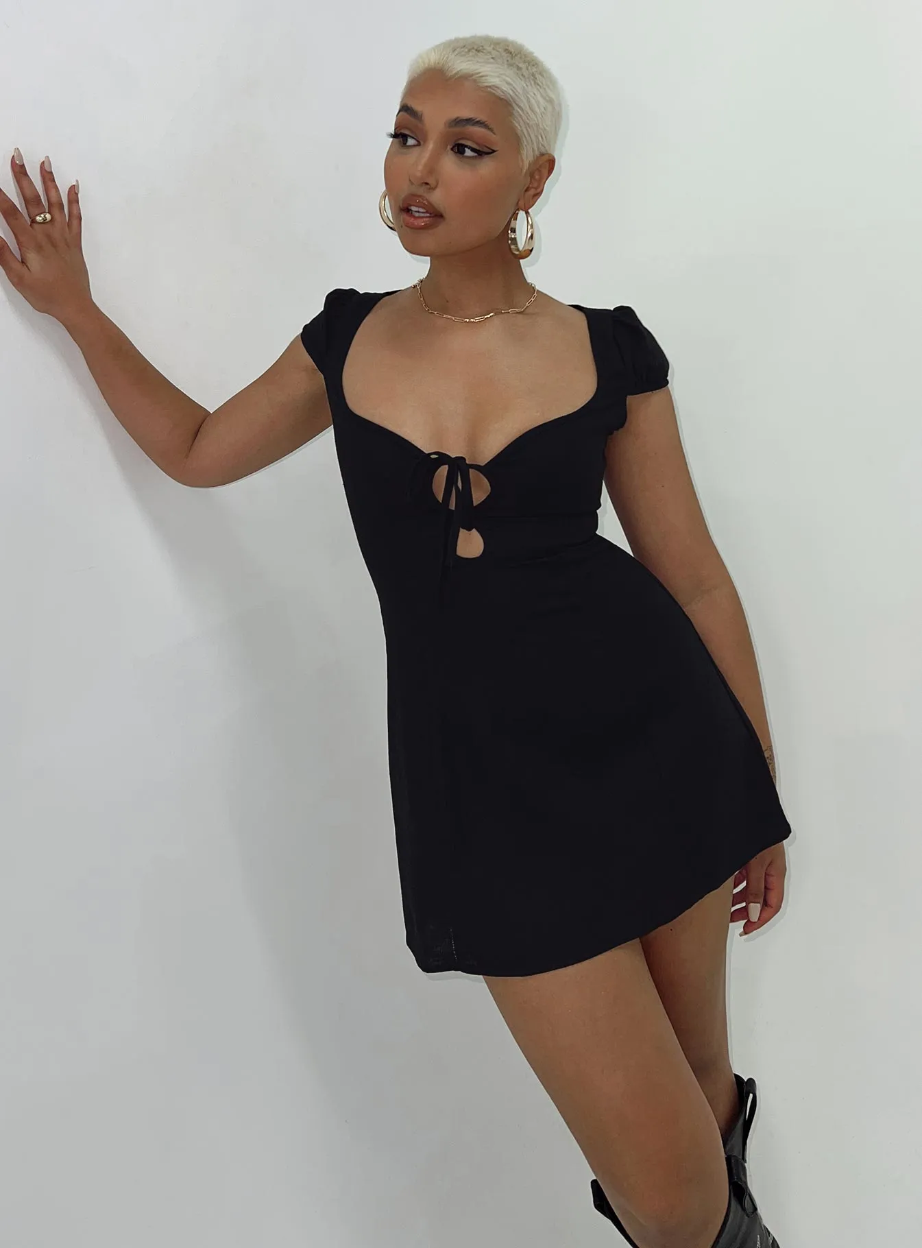 Alora Mini Dress Black Red-Carpet Casual Look