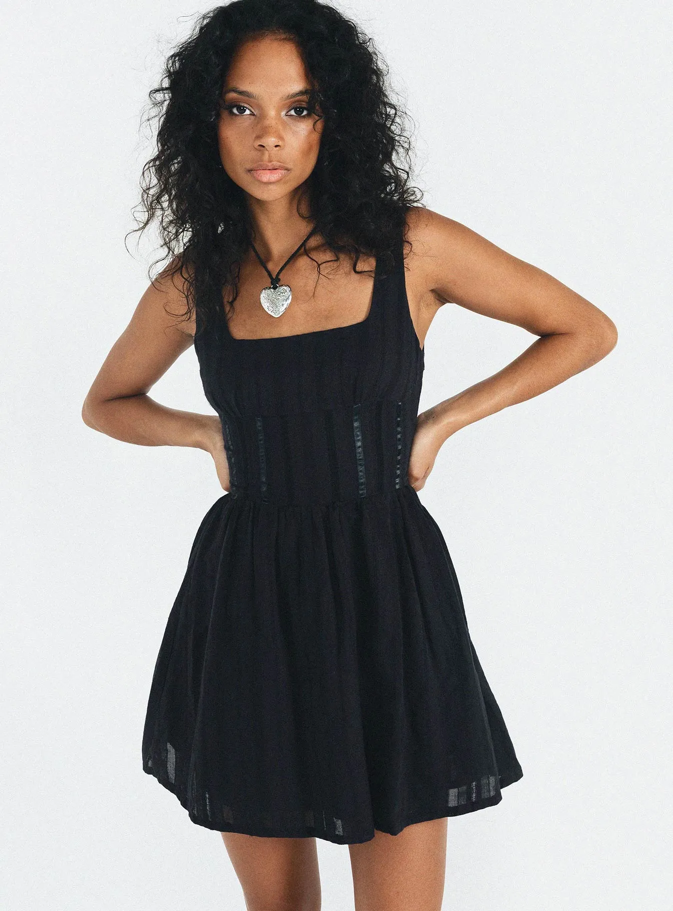 Lorinda Mini Dress Black Easy to Wear