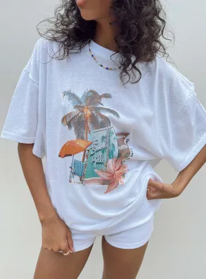 Vacay Oversized Tee White Fashion-Forward Look