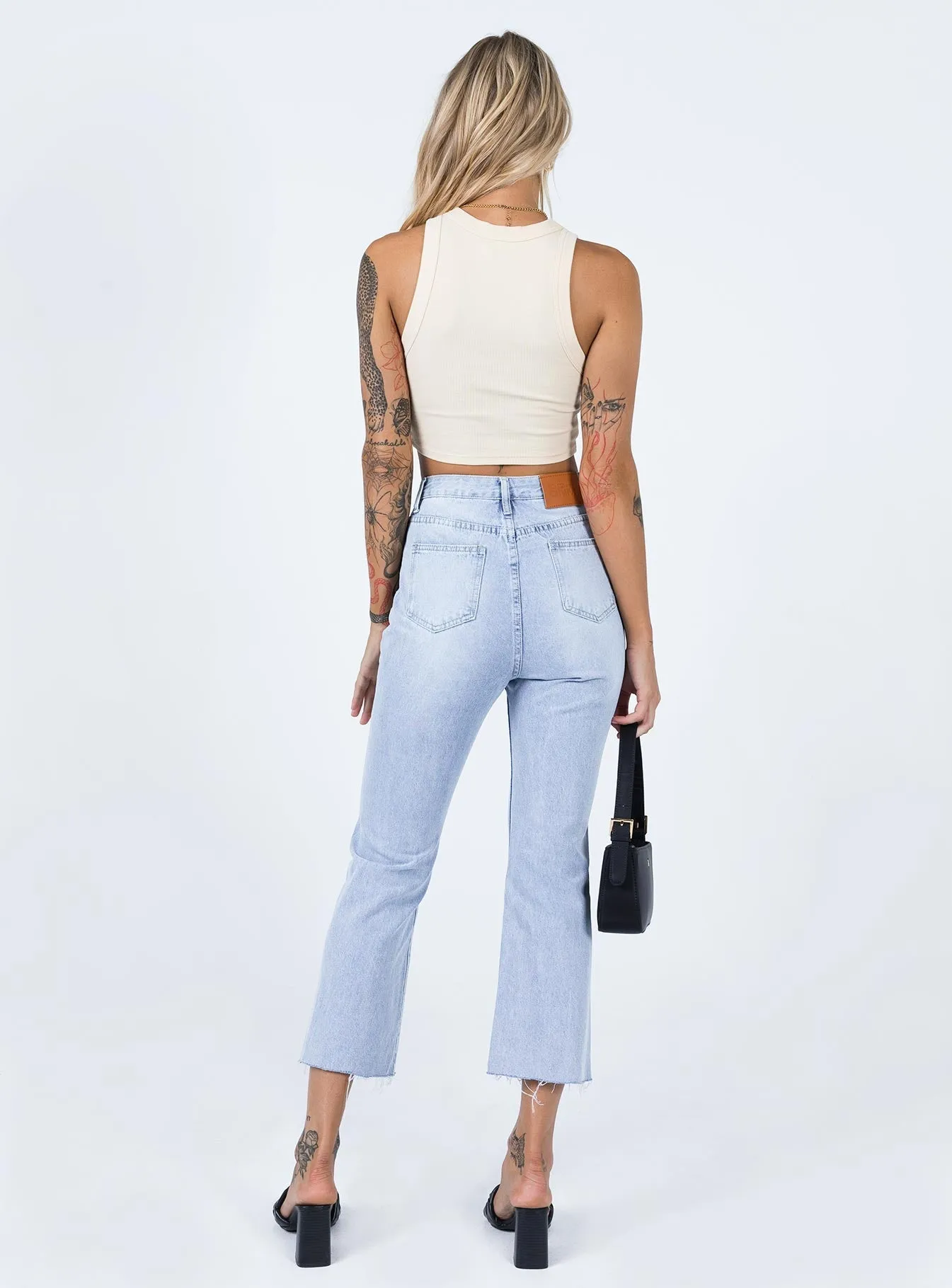 Angela Cropped Jeans Light Wash Denim Active Fit