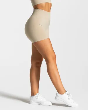 Statement Scrunch Shorts "Sand" Travel Fit quick dry