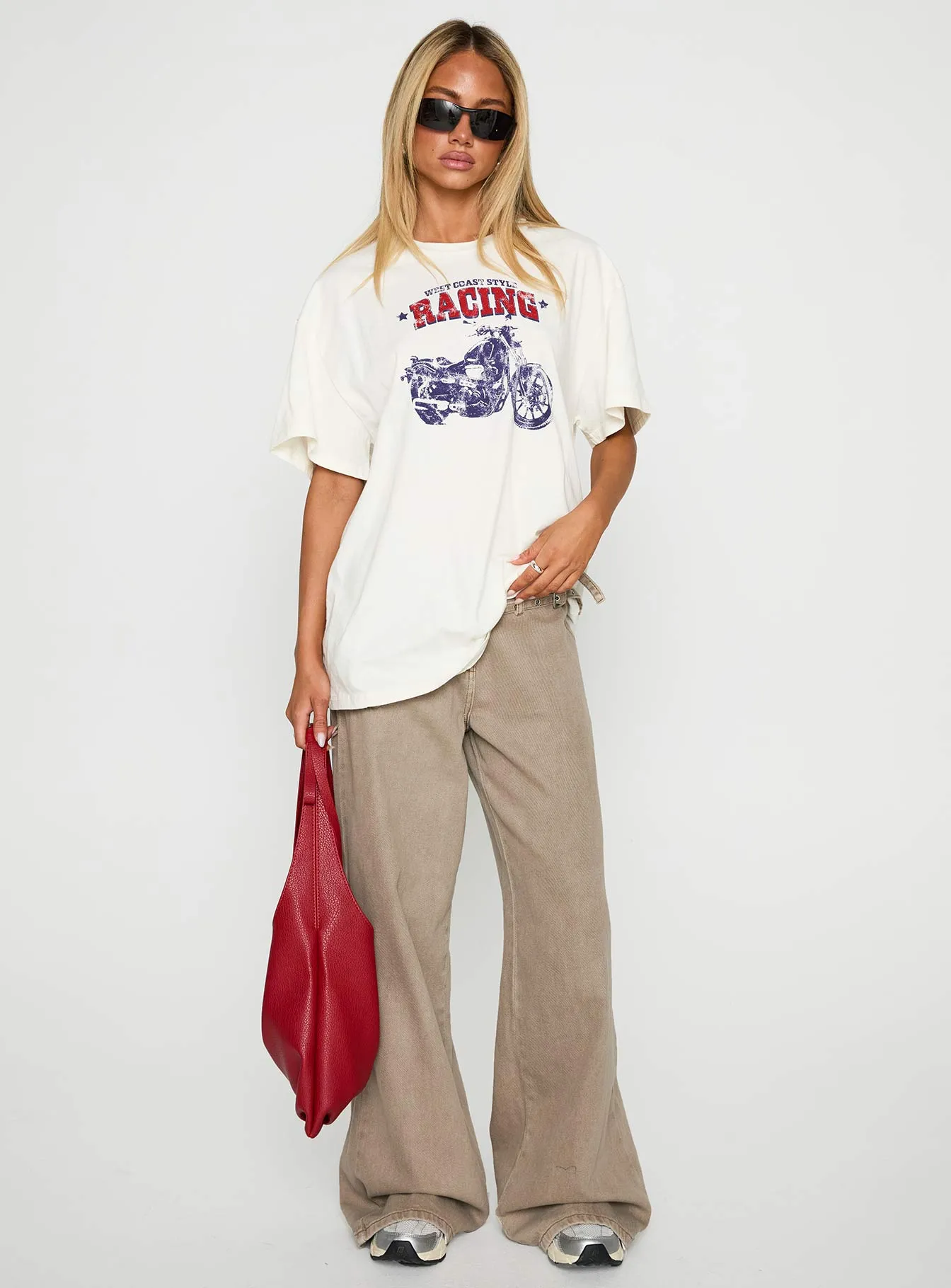 Roomy Waistband Outdoor Adventure West Coast Style Oversized Tee White