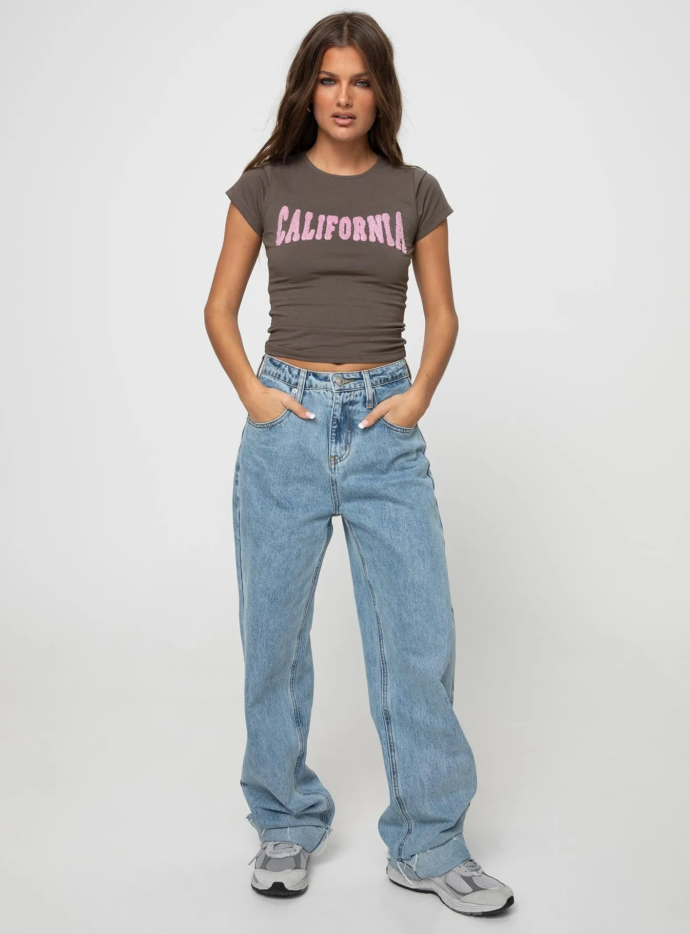 Destination California Tee Charcoal Light and Soft contrast