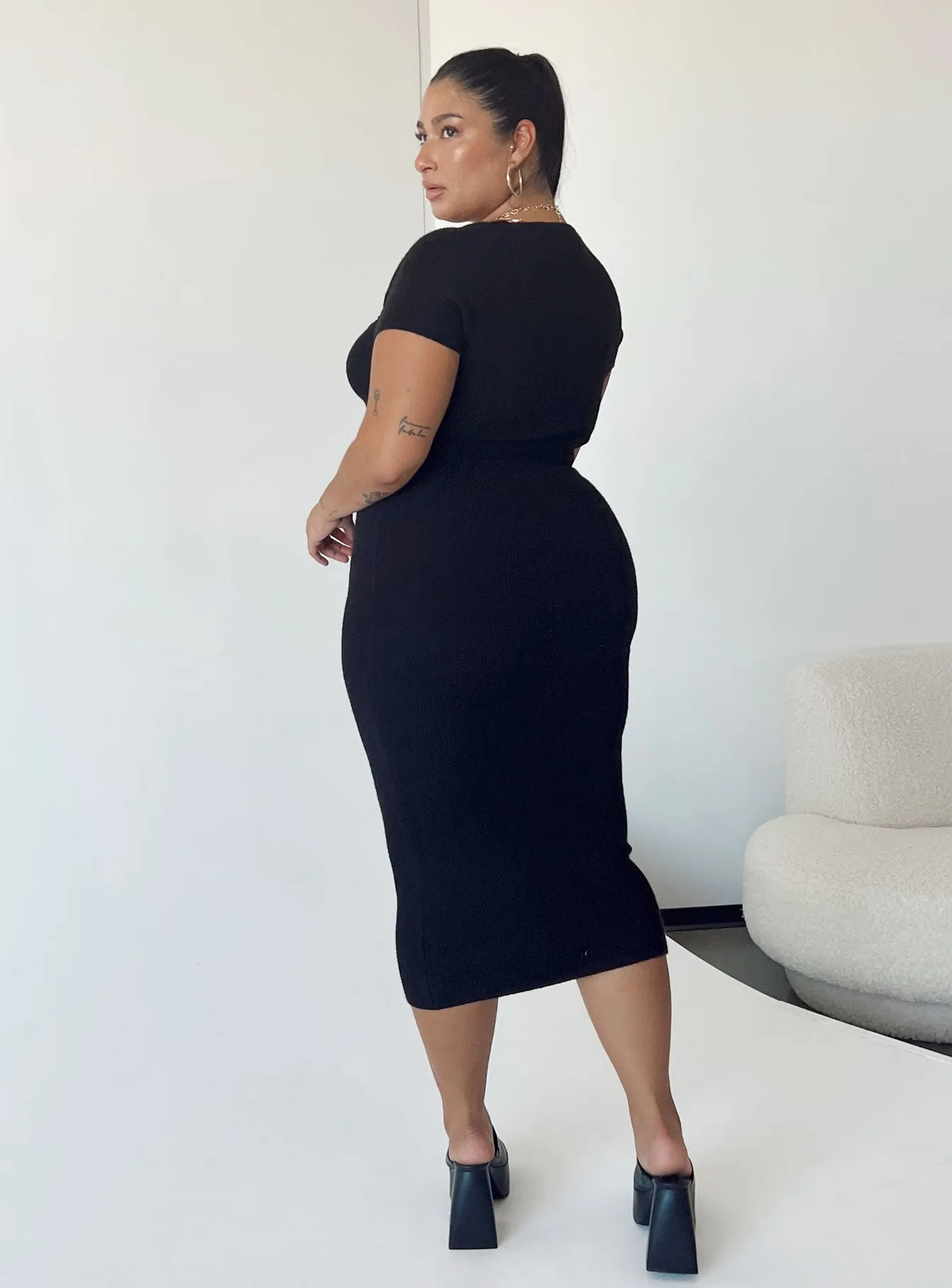 Ellisen Midi Dress Black Curve Relaxed-fit gown Back Detail