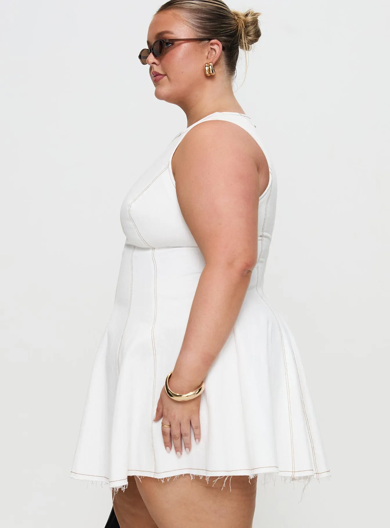 Composure Pleat Mini Dress White Curve Sharp Design Soft and Relaxed