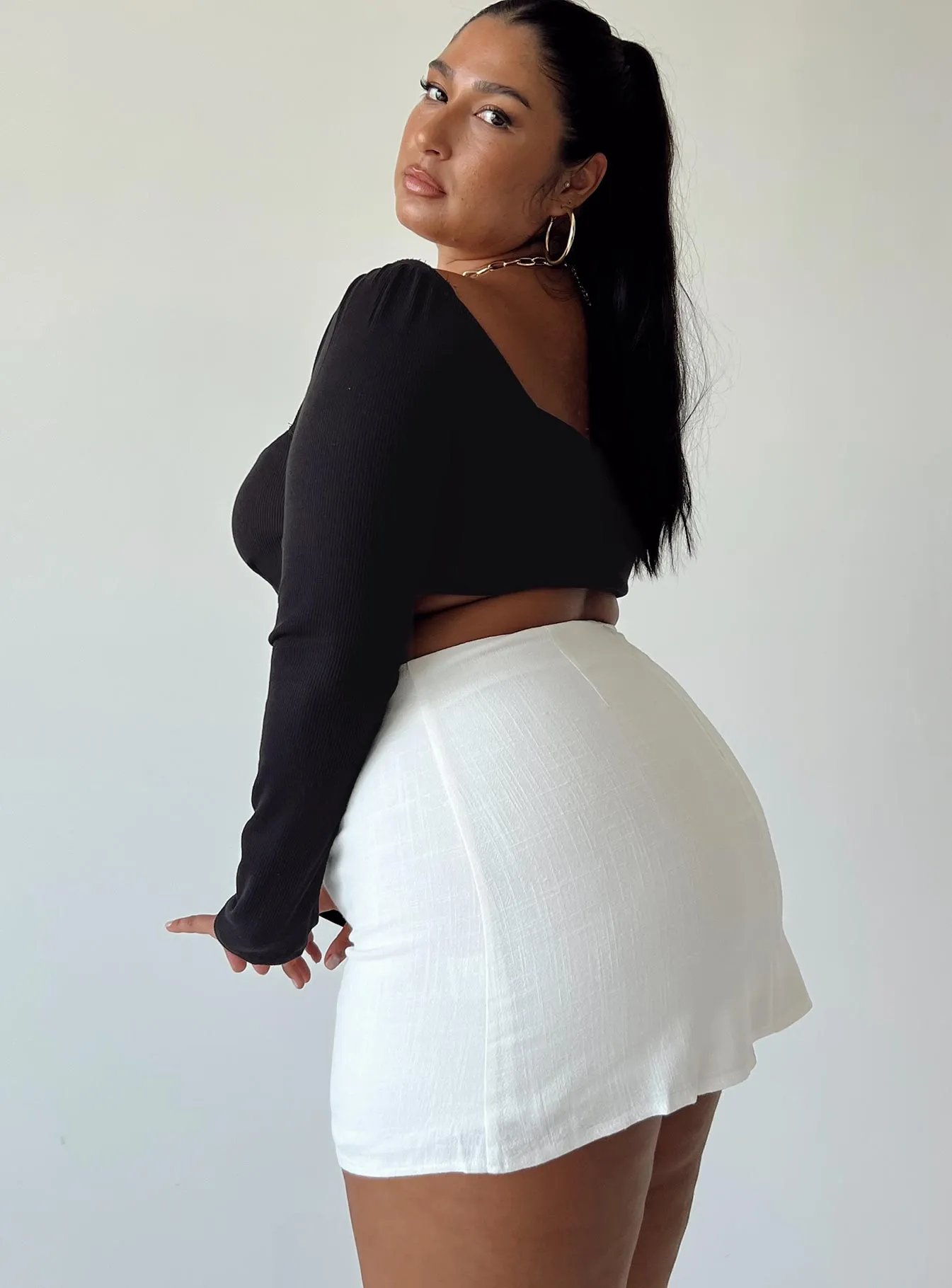Selby Mini Skirt White Curve Feminine Charm