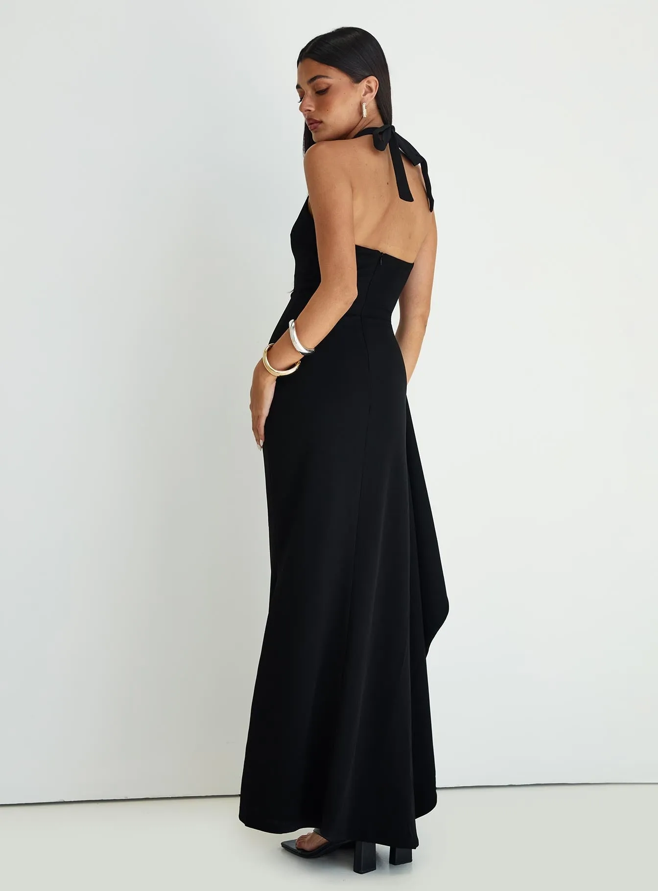 Daily Confidence Soft Contour Guisefene Halter Maxi Dress Black