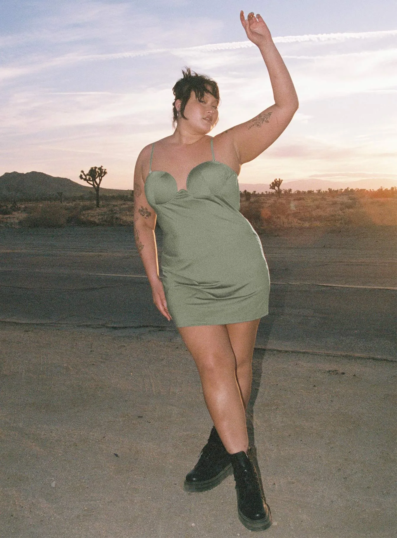 Trend Focused Annalise Mini Dress Khaki Curve