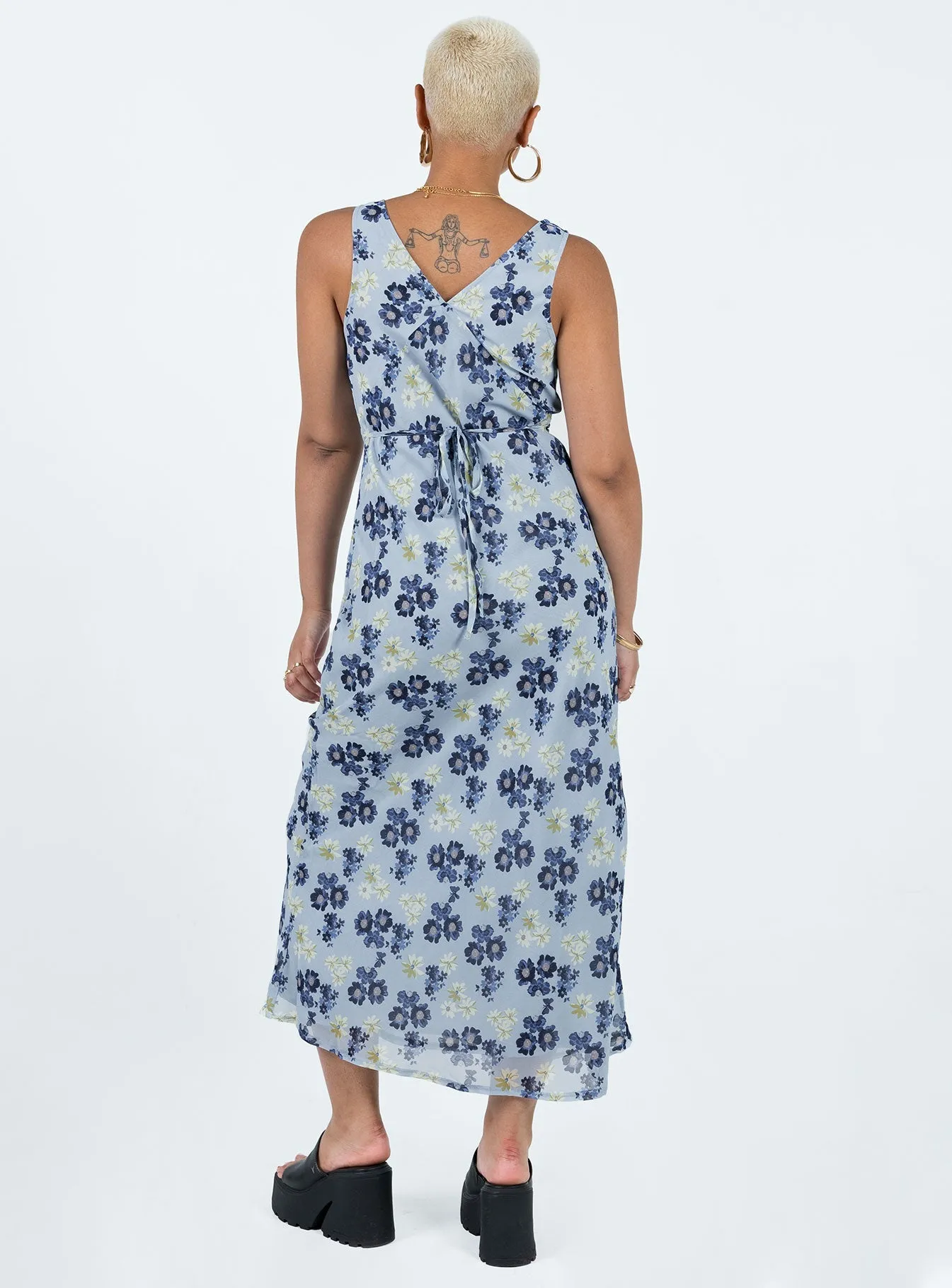 Nellie Maxi Dress Blue Floral Flattering and Effortless
