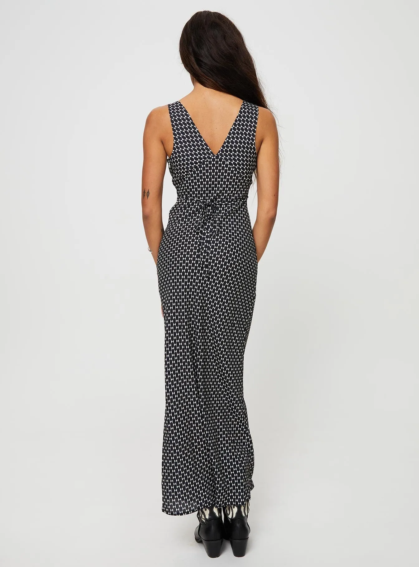 Sophisticated and Relaxed Maysa Geo Maxi Dress Black