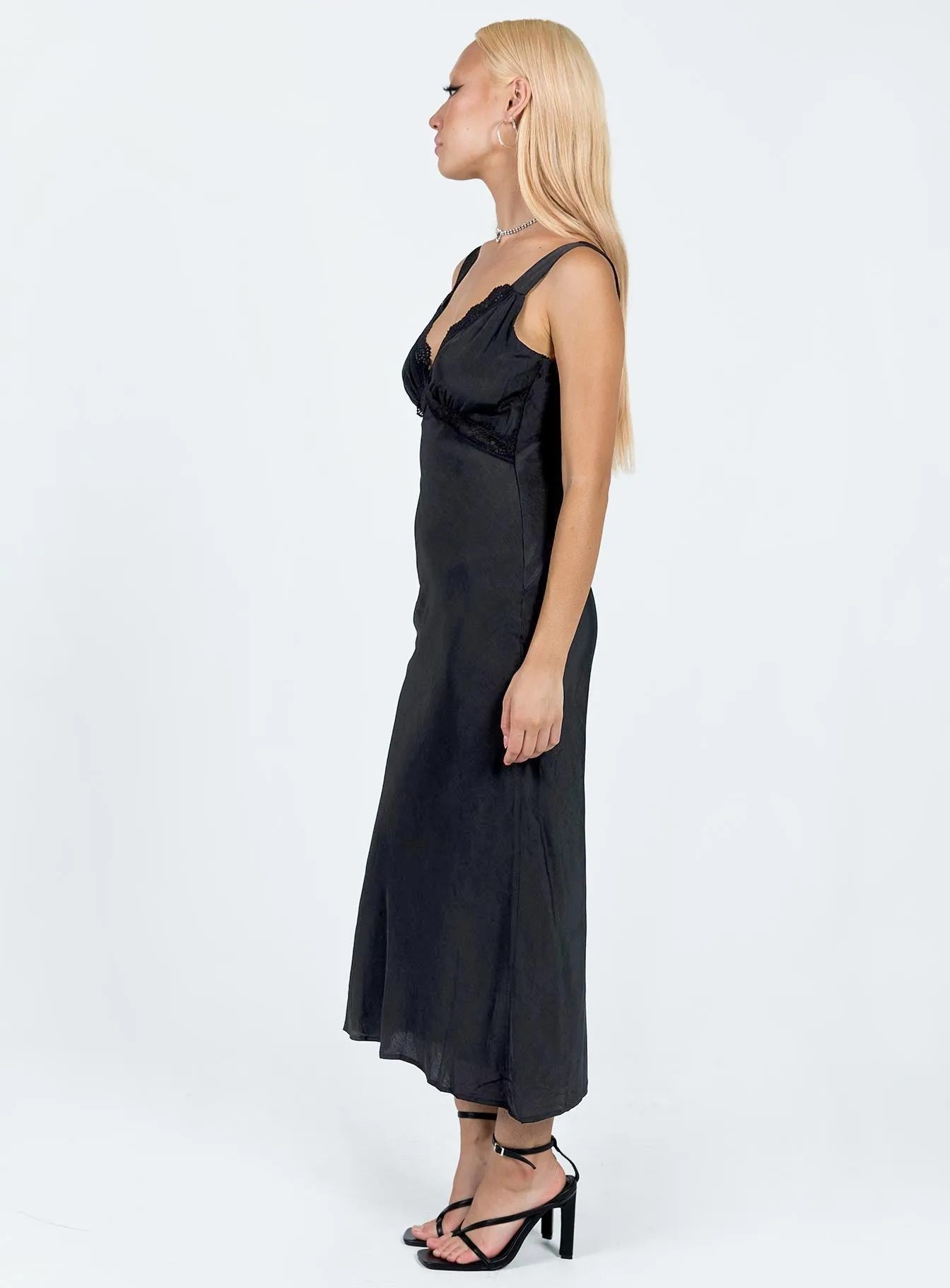 Hannelle Maxi Dress Black Elegant Flow
