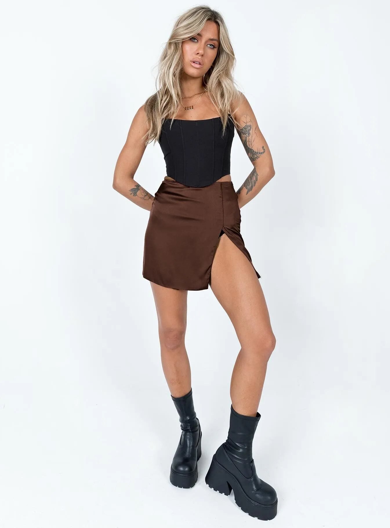 Breezy Outfit Matte Texture The Smith Mini Skirt Brown