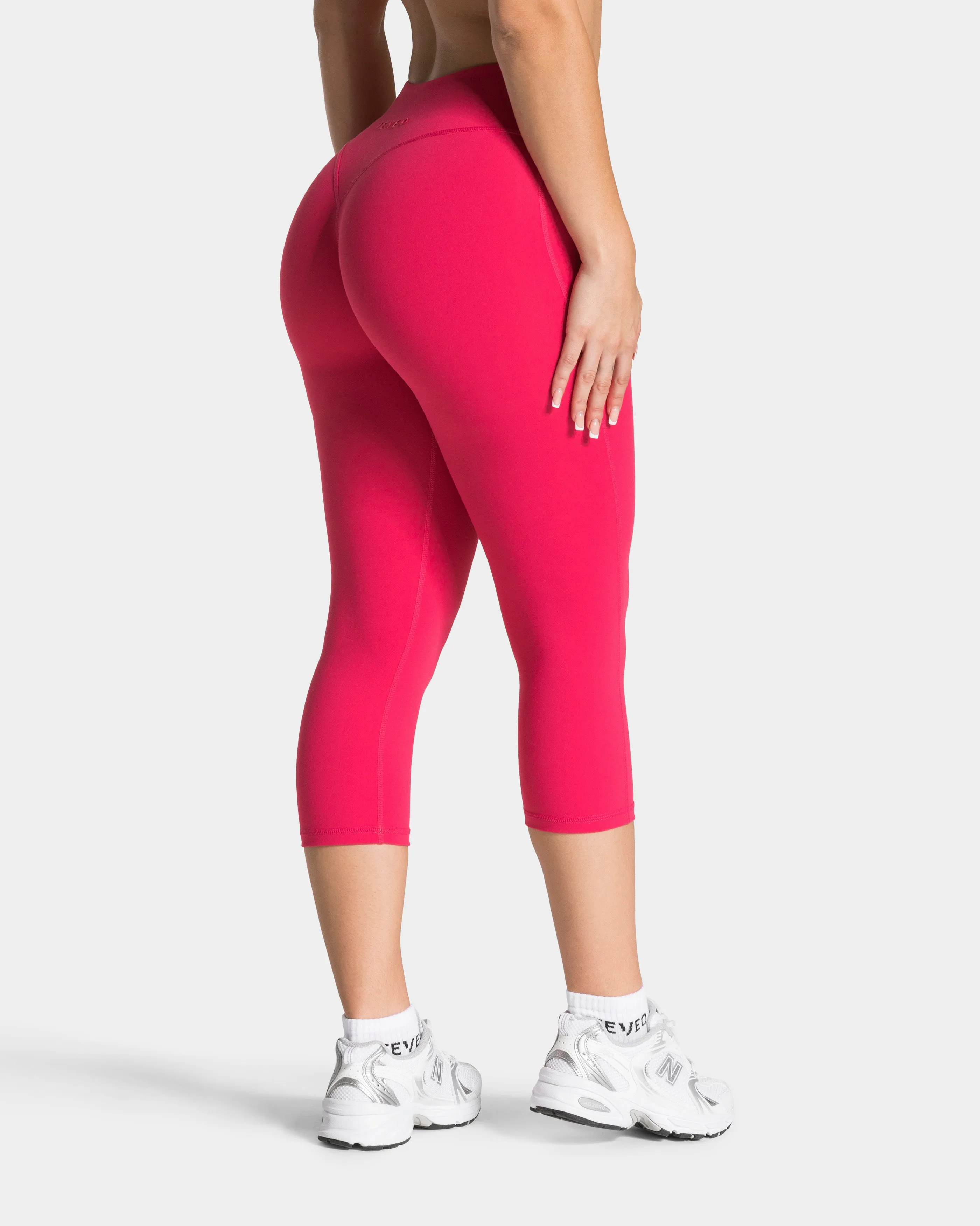 Soft Texture Temperature Regulating Fabric Allrounder Capri Leggings "Berry"
