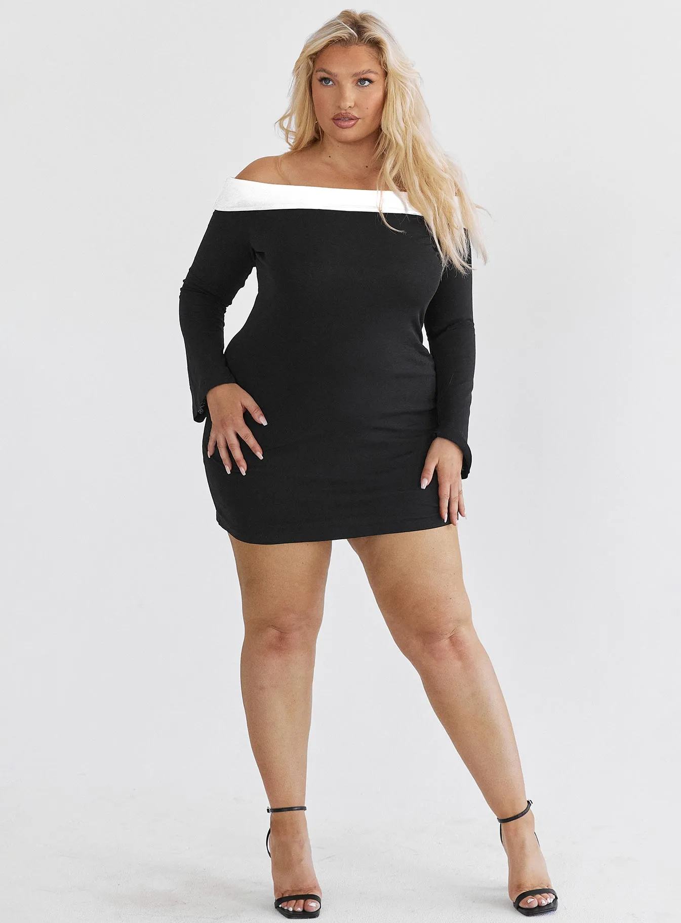 Anya Mini Dress Black / White Curve Perfectly Styled