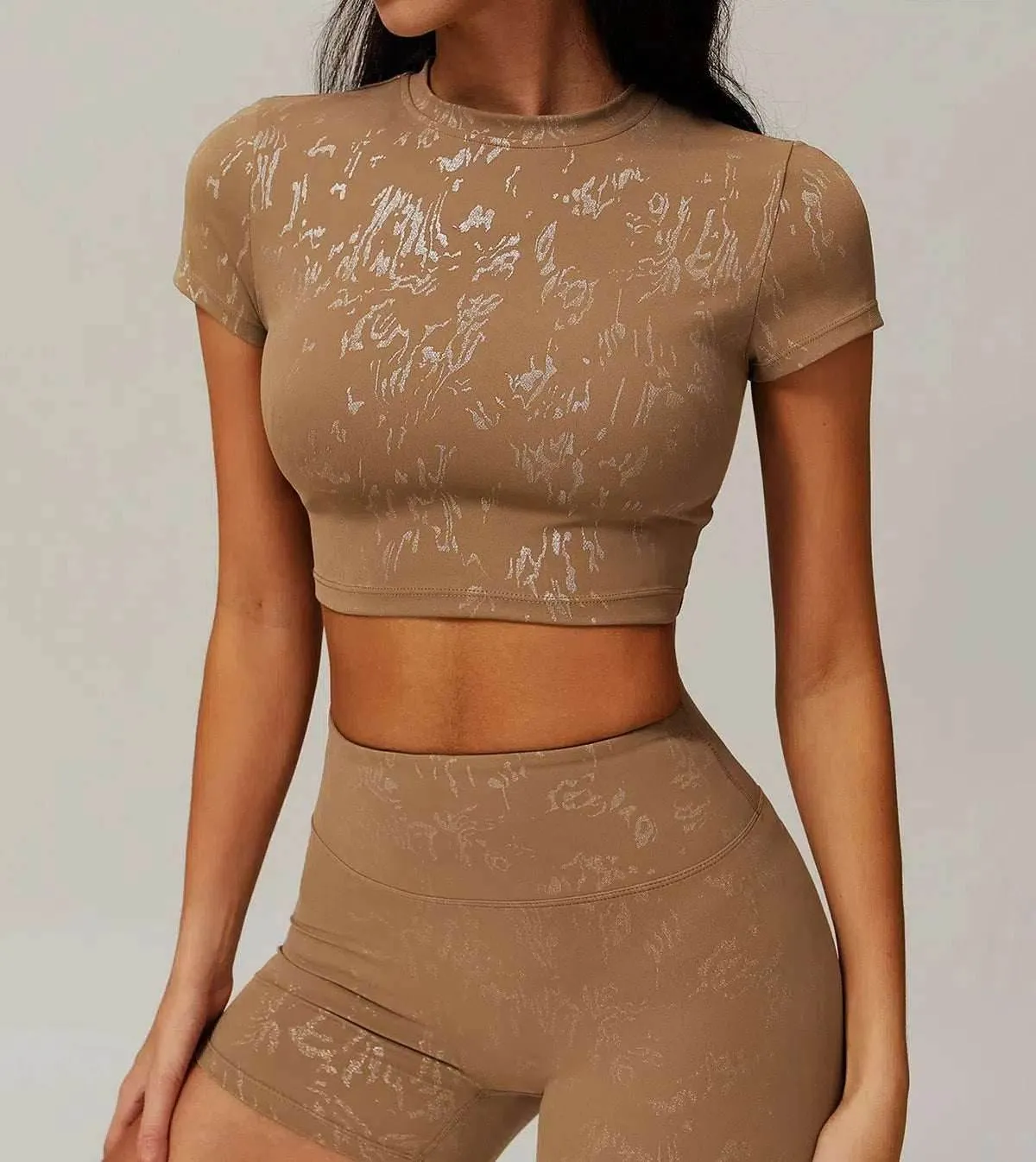 Short Sleeve Yoga Cropped T-Shirt With Gold Blocking Pattern Meeting Ready Holiday Ease