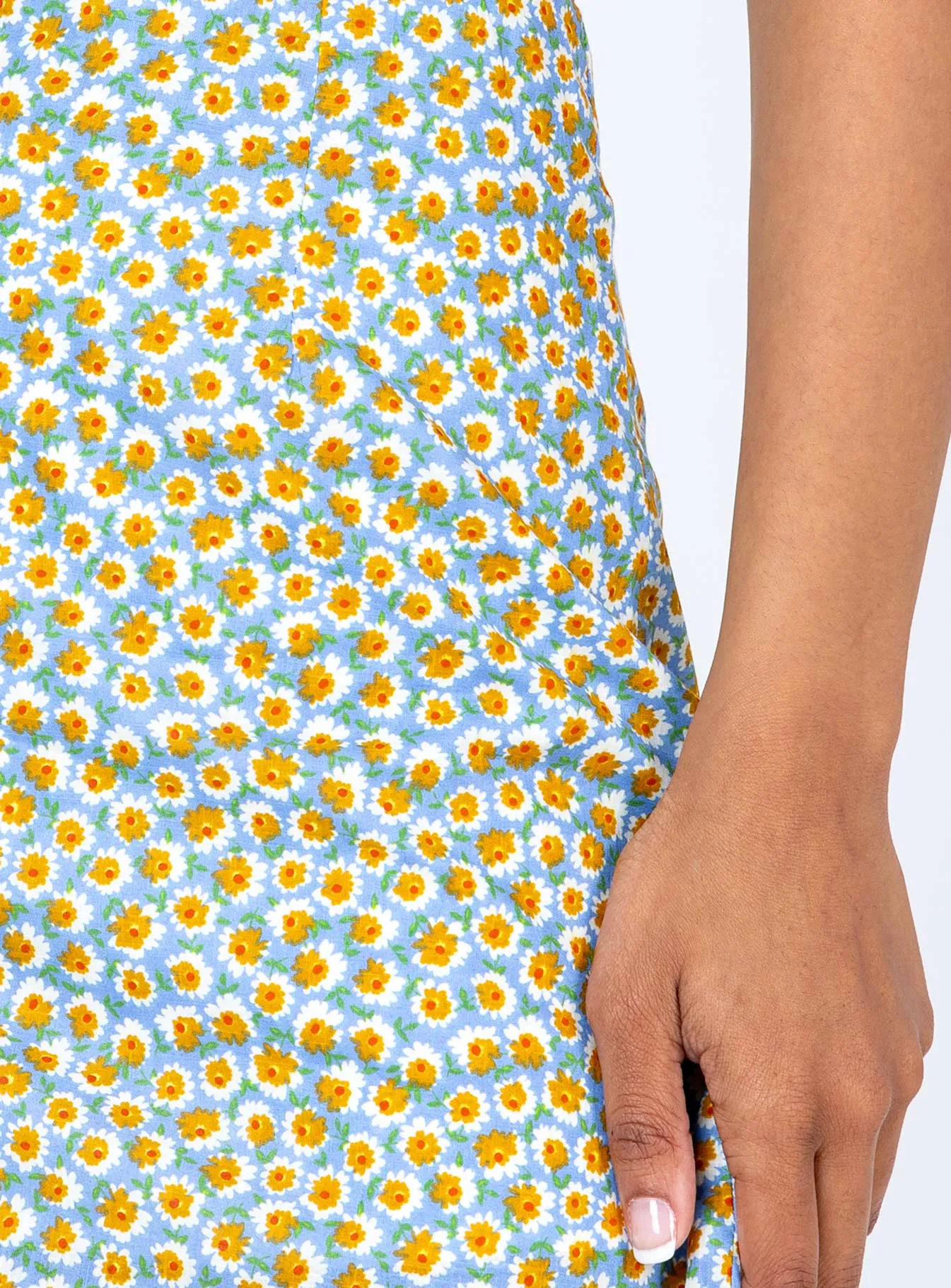 Sharp Look Durable Hem Shelly Mini Skirt Daisy Floral