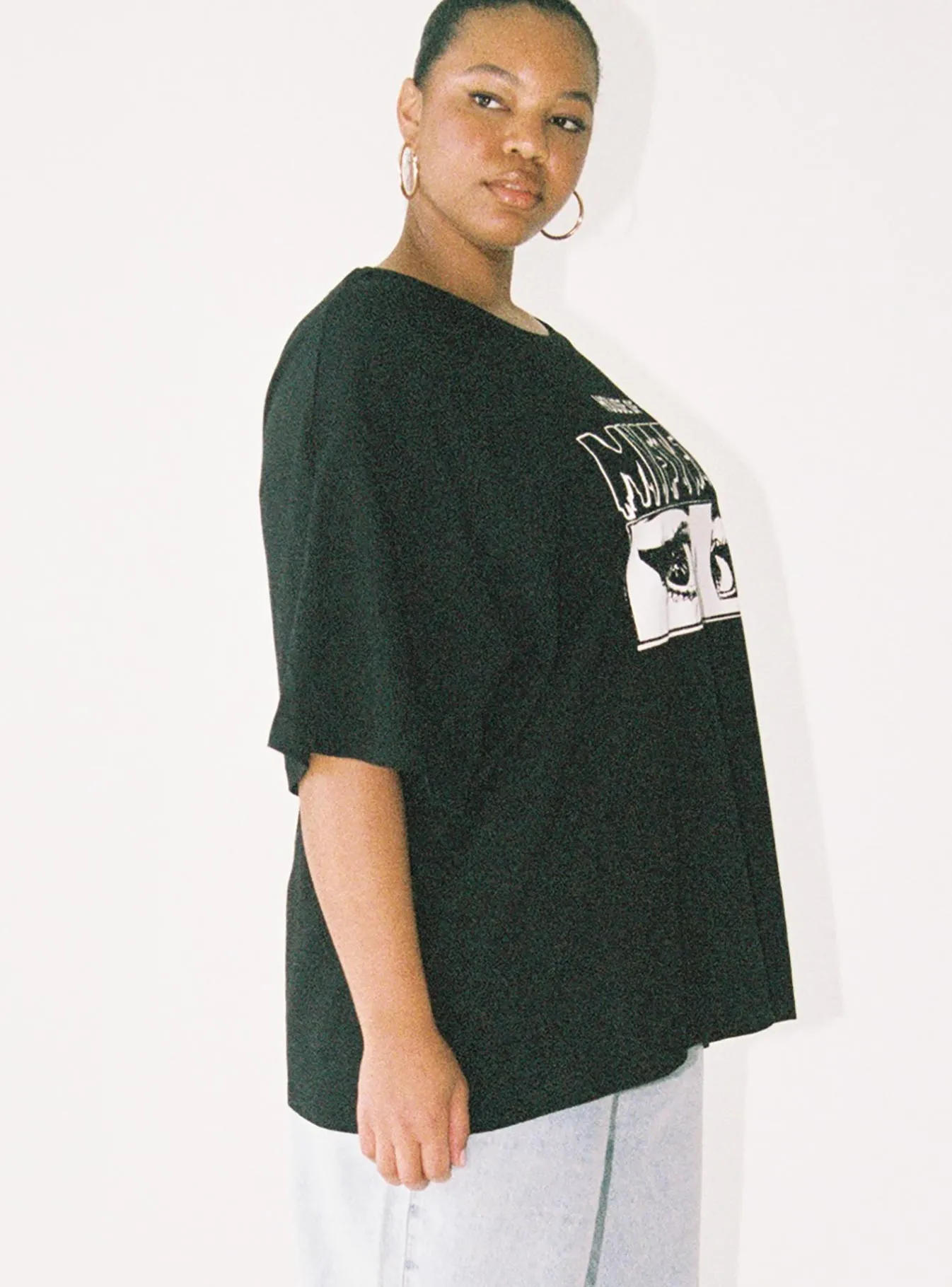 House Of Mystery Oversized Tee Black Curve Light Comfort Style