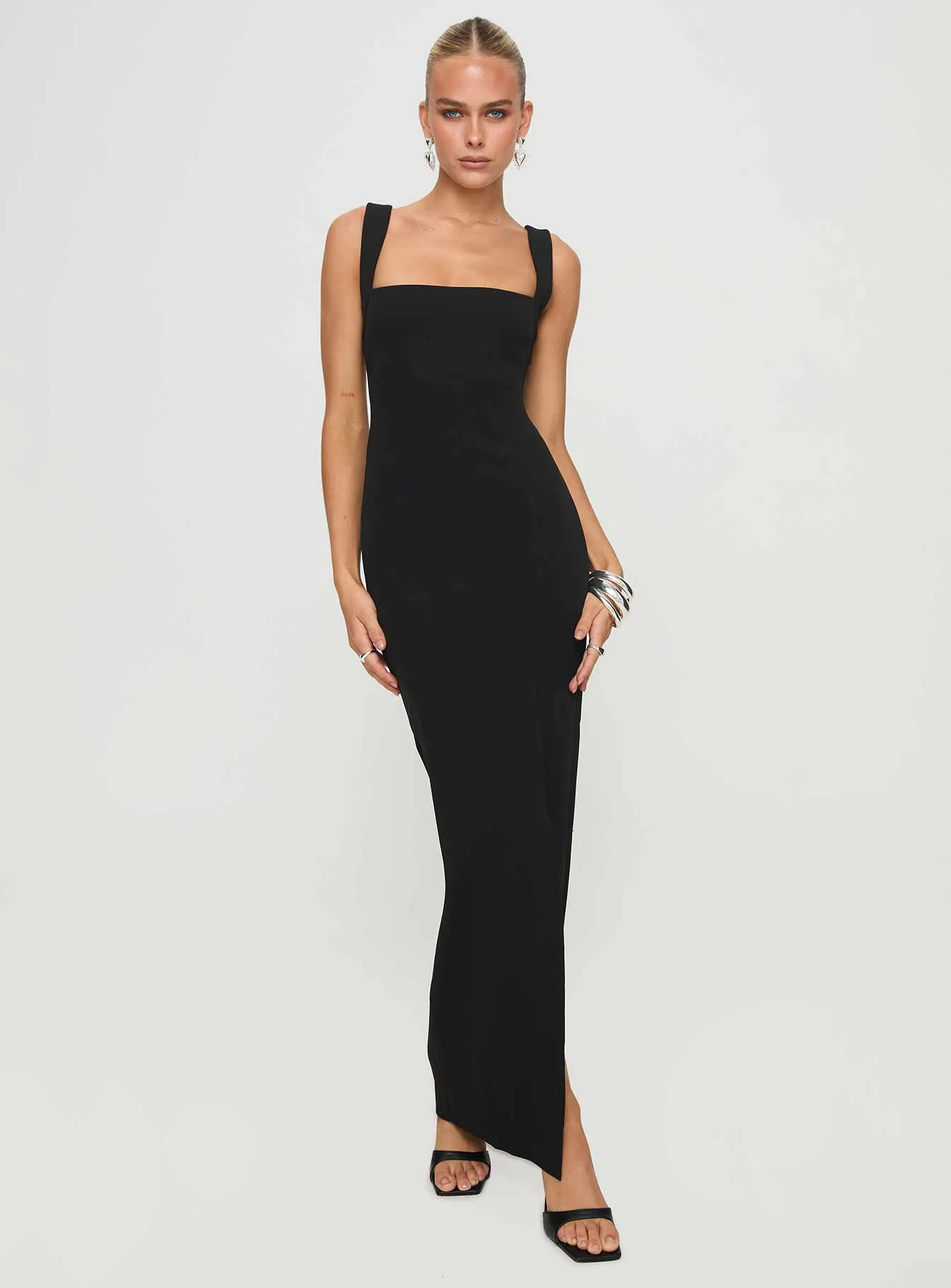 Bombshell Maxi Dress Black Fluid movement
