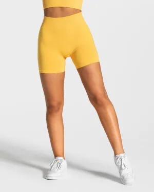 Comfy Cut Statement Scrunch Shorts "Gelb"