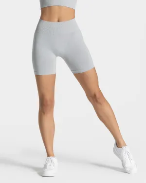 Chill Comfort Design snowboarding apparel Timeless Scrunch Shorts "Hellgrau"