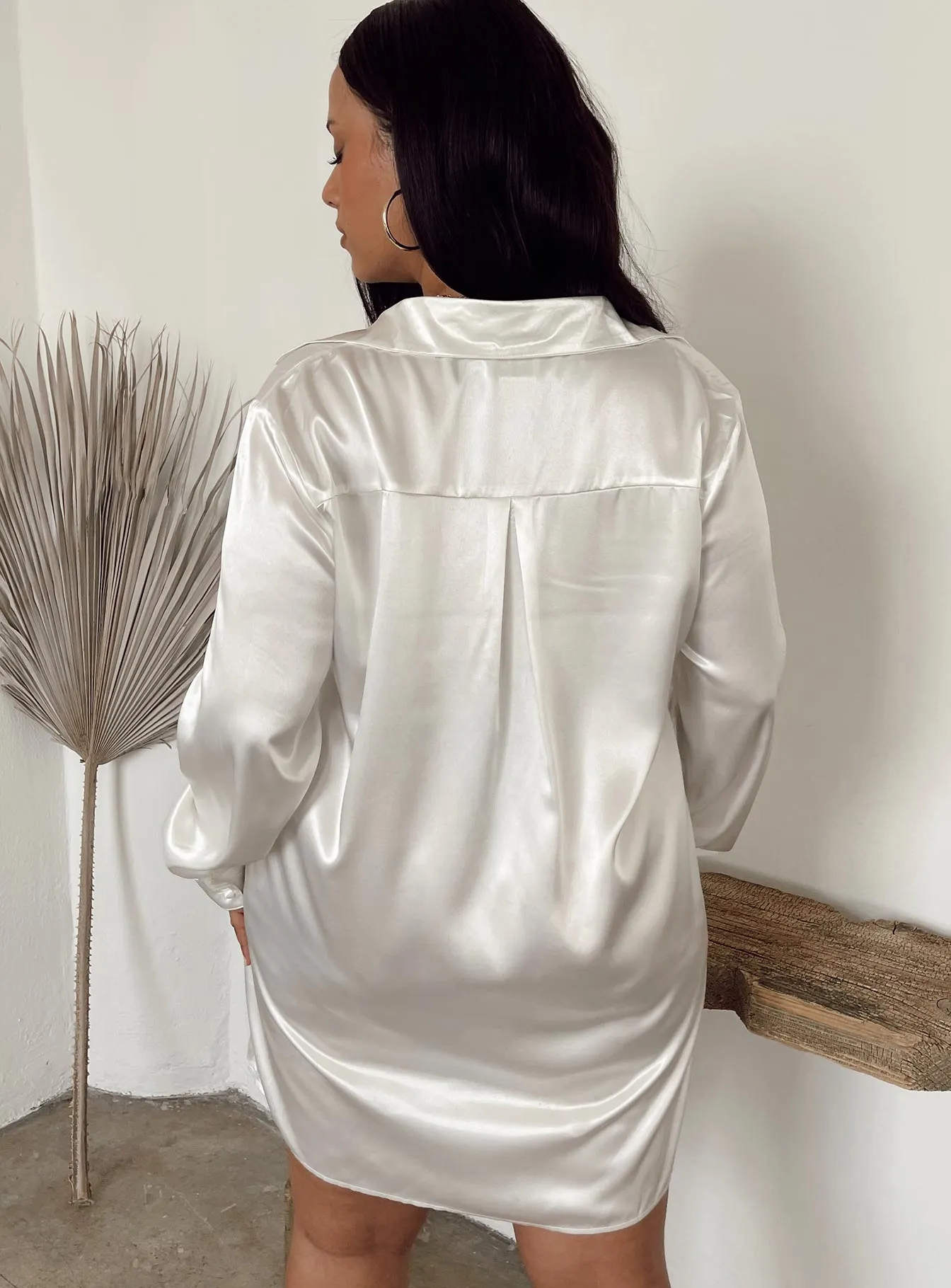 90210 Satin Shirt Mini Dress White Curve Glam Feel Crystal-Detail