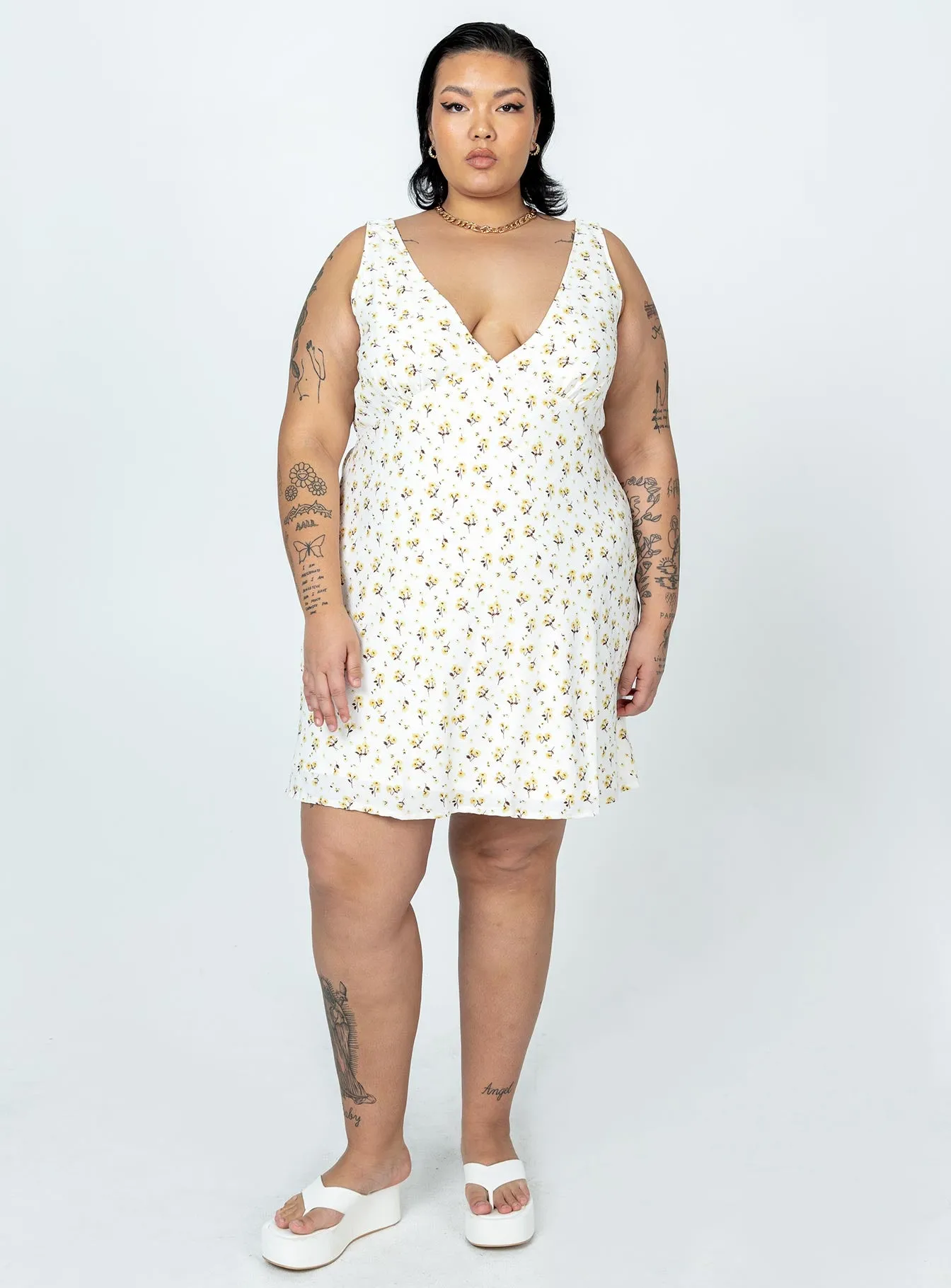 Flattering and Effortless Easy Layering Piece Nellie Mini Dress White / Yellow Floral Curve