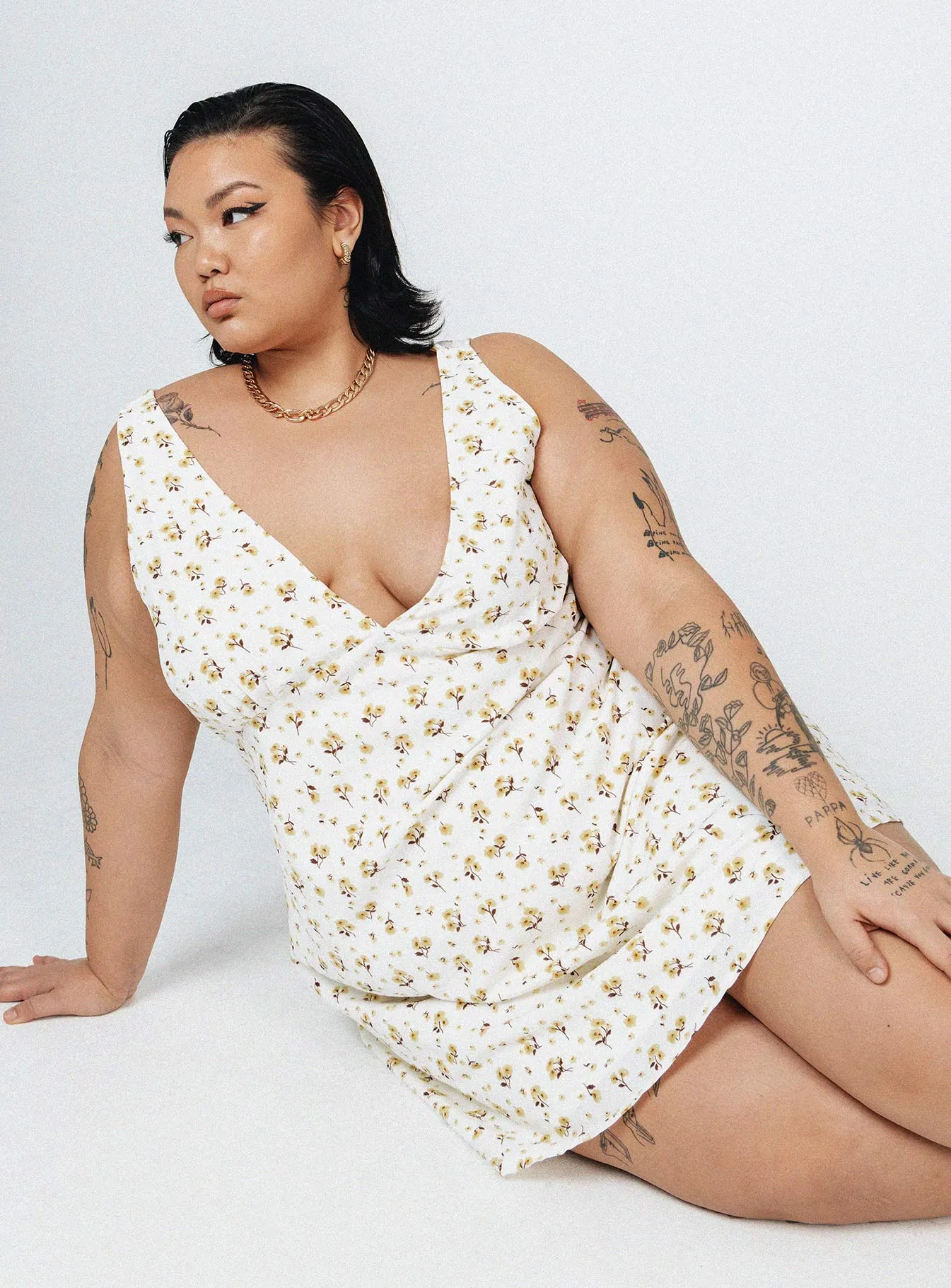 Flattering bodycon dress Best-Seller Nellie Mini Dress White / Yellow Floral Curve