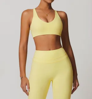 StretchableMaterial Ventilated Back Panel V Neck Twist Back Sports Bra with Padded