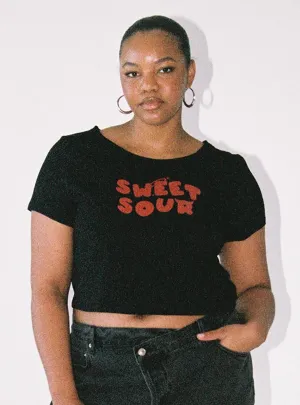 Minimalist Style Sweet N Sour Tee Black / Red Curve