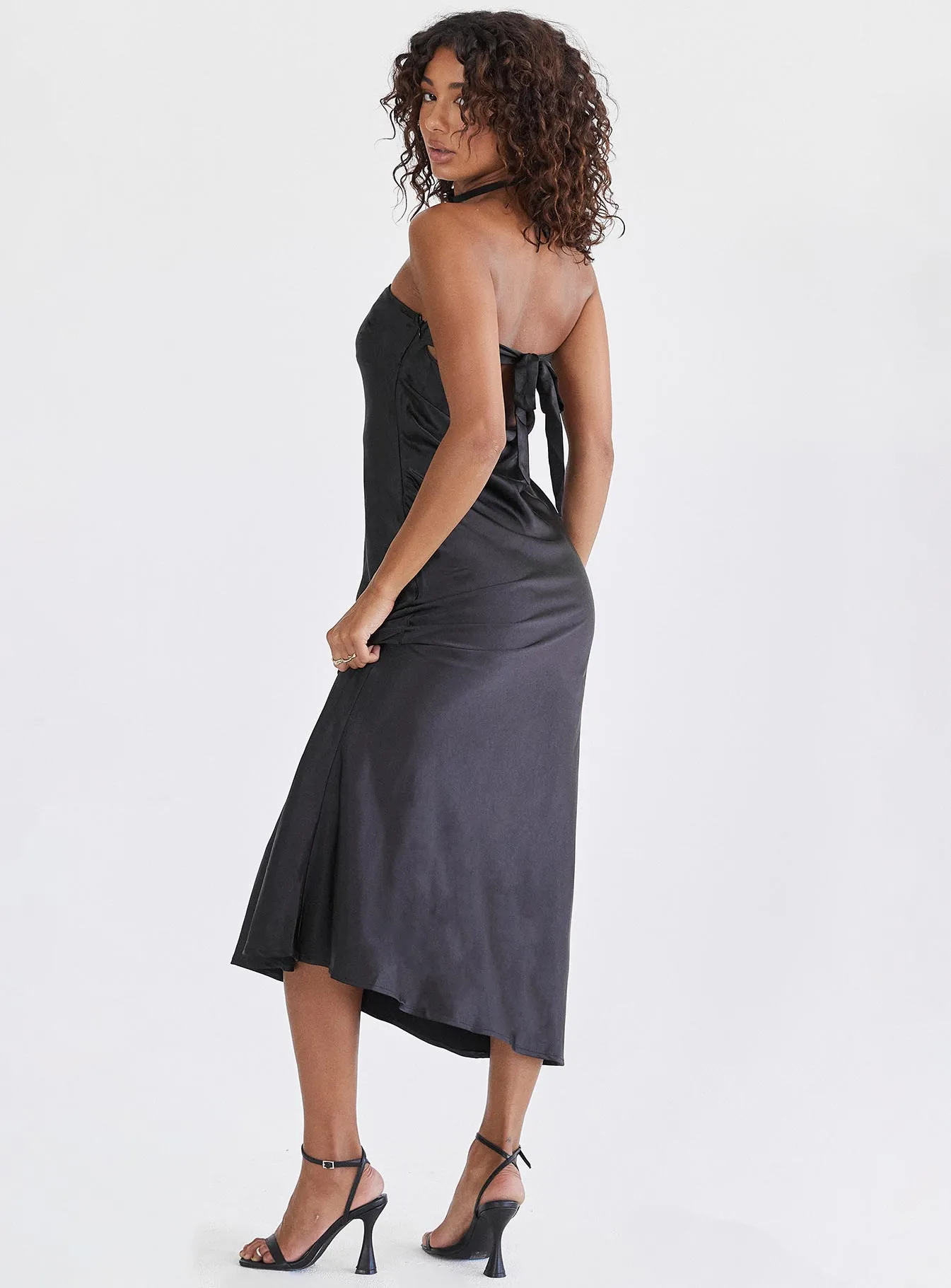 Quiet Glow Chic and Flattering Haley Maxi Dress Black