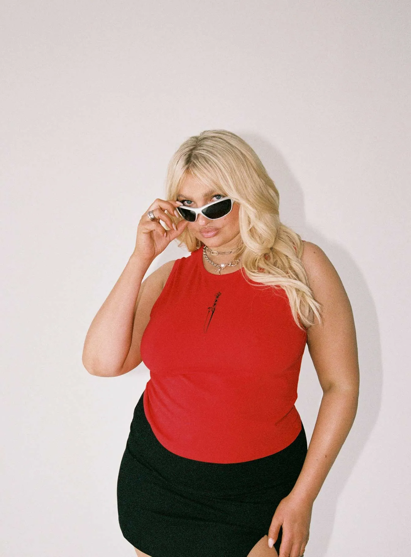 Dagger Tank Top Red Curve Modern Layer Sleeveless freedom