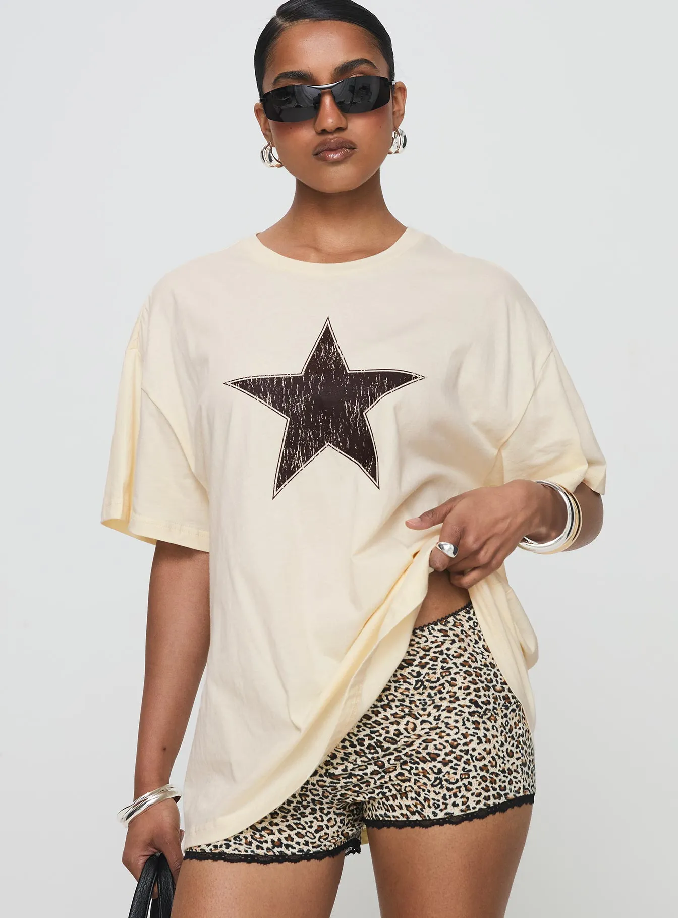 Cool and casual Light Style Faded Star Tee Cream
