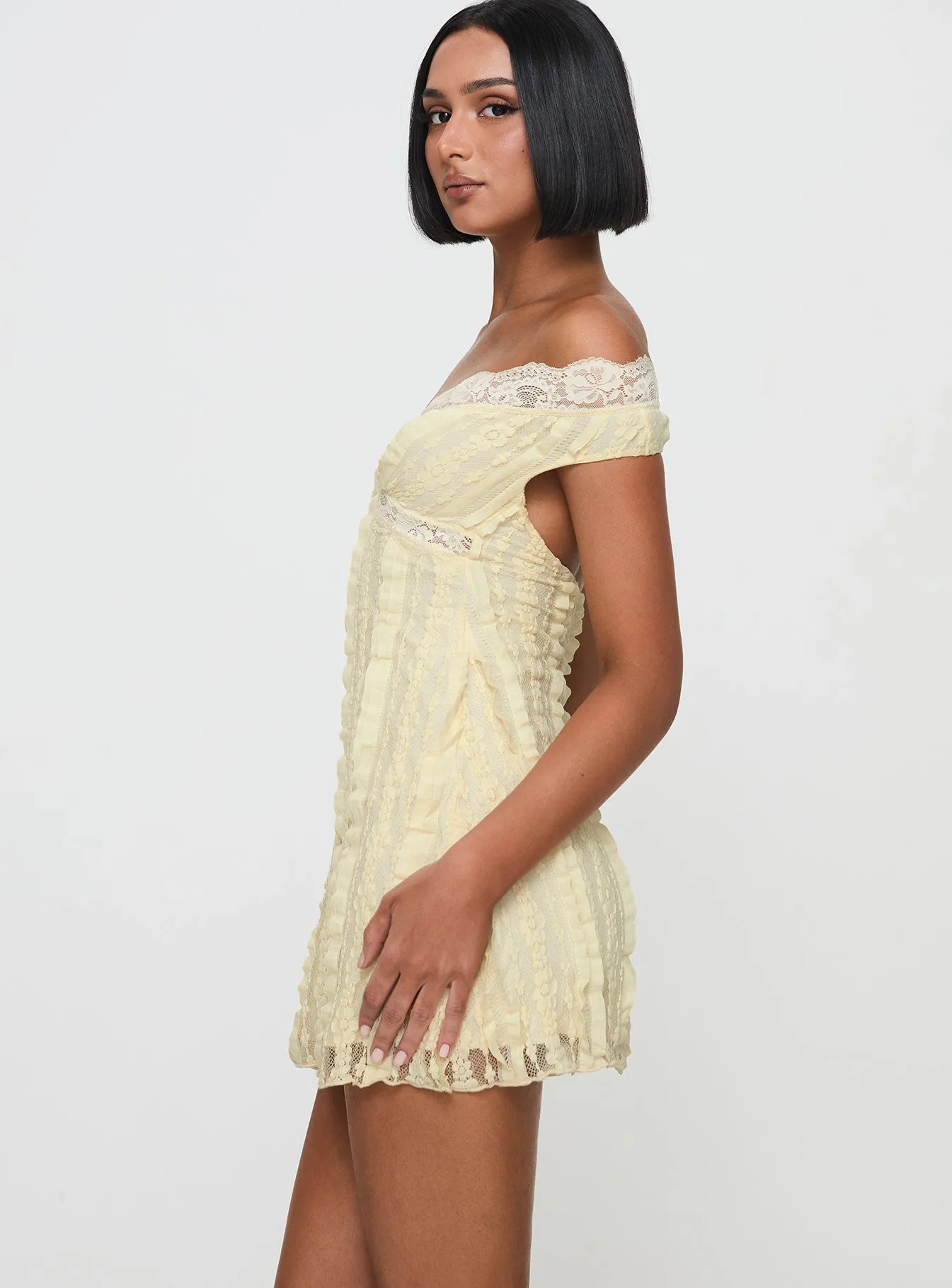 Matte-Lining Calm Texture Bonnin Off The Shoulder Lace Mini Dress Yellow