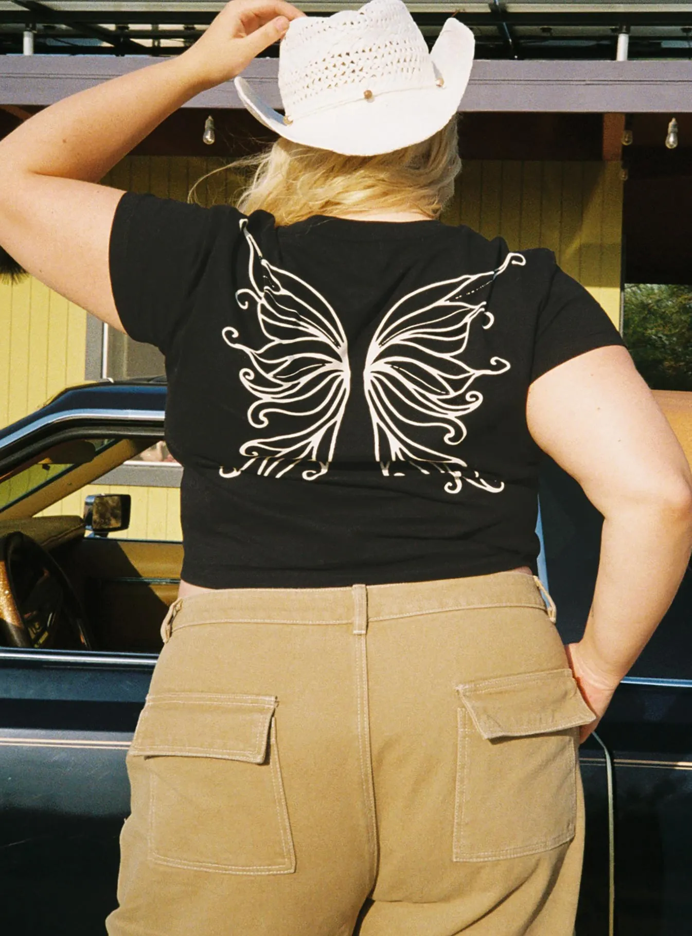 Short sleeved breeziness Fairy Wings Shrunken Tee Black Curve
