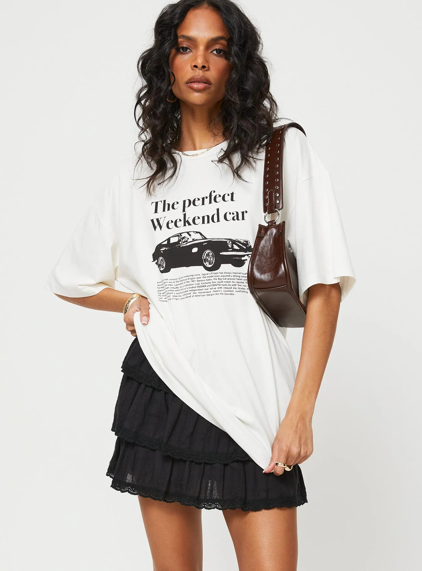 Sleek Waistband Weekender Graphic Tee White