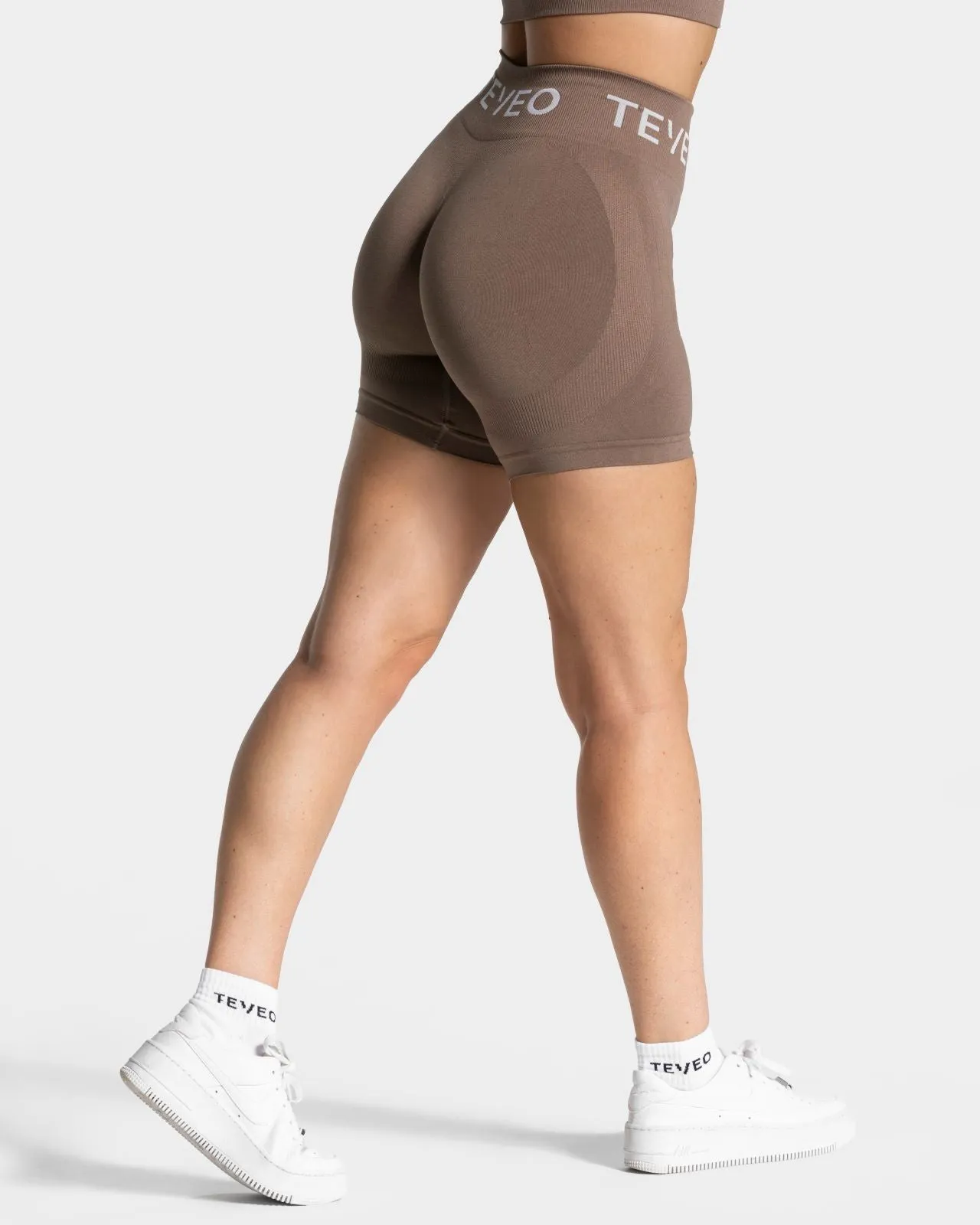 Signature Scrunch Shorts "Mokka" CompactPackable Wrinkle Resistant Material
