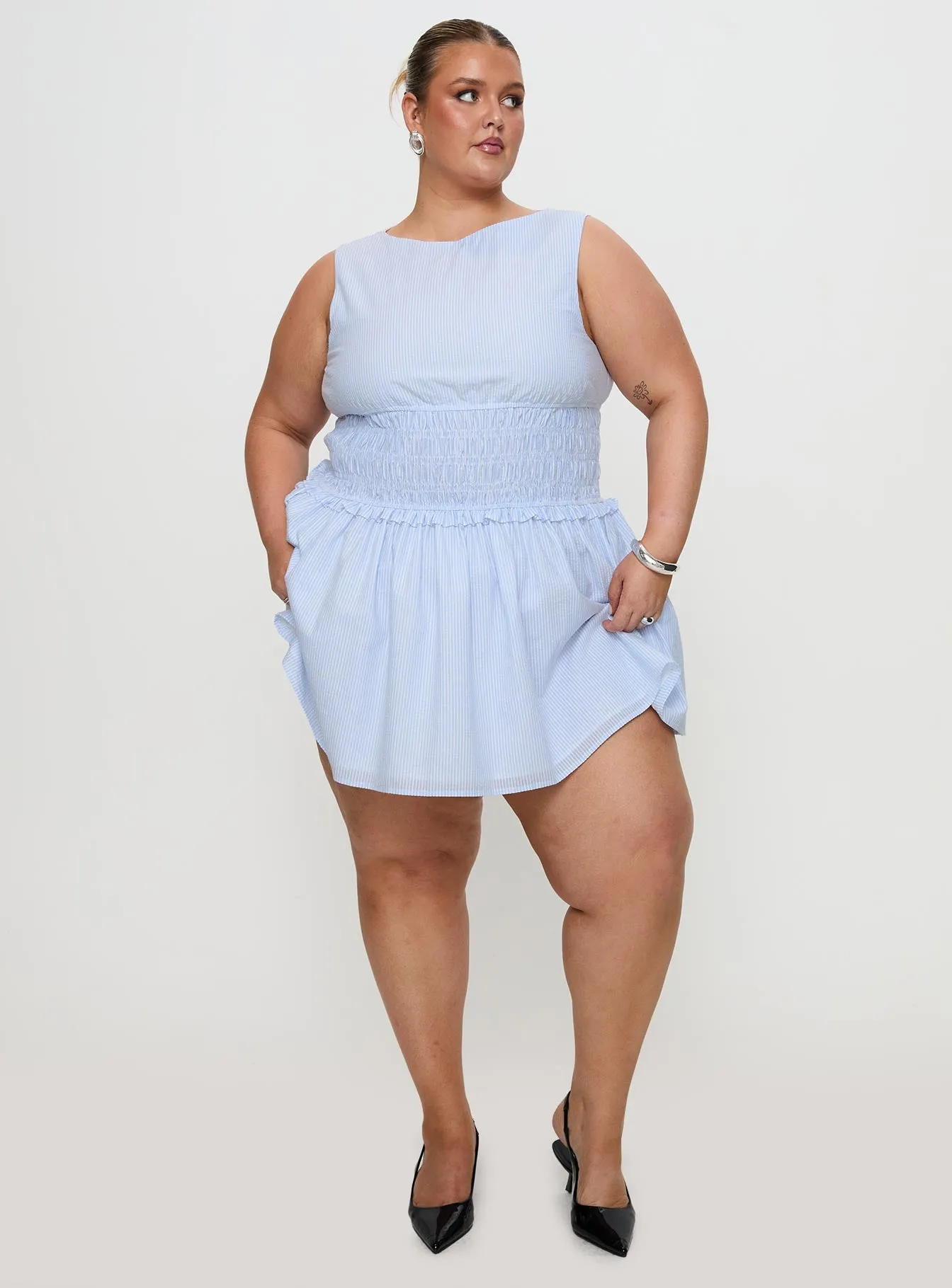 Smart Cut Essential Style Yennifer Shirred Mini Dress Blue / White Curve