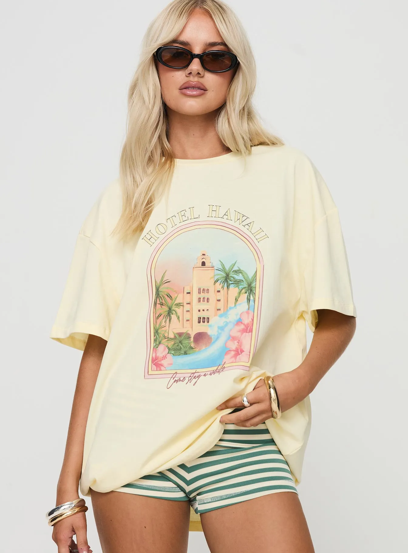 Hotel Hawaii Oversized Tee Yellow Timeless Fit